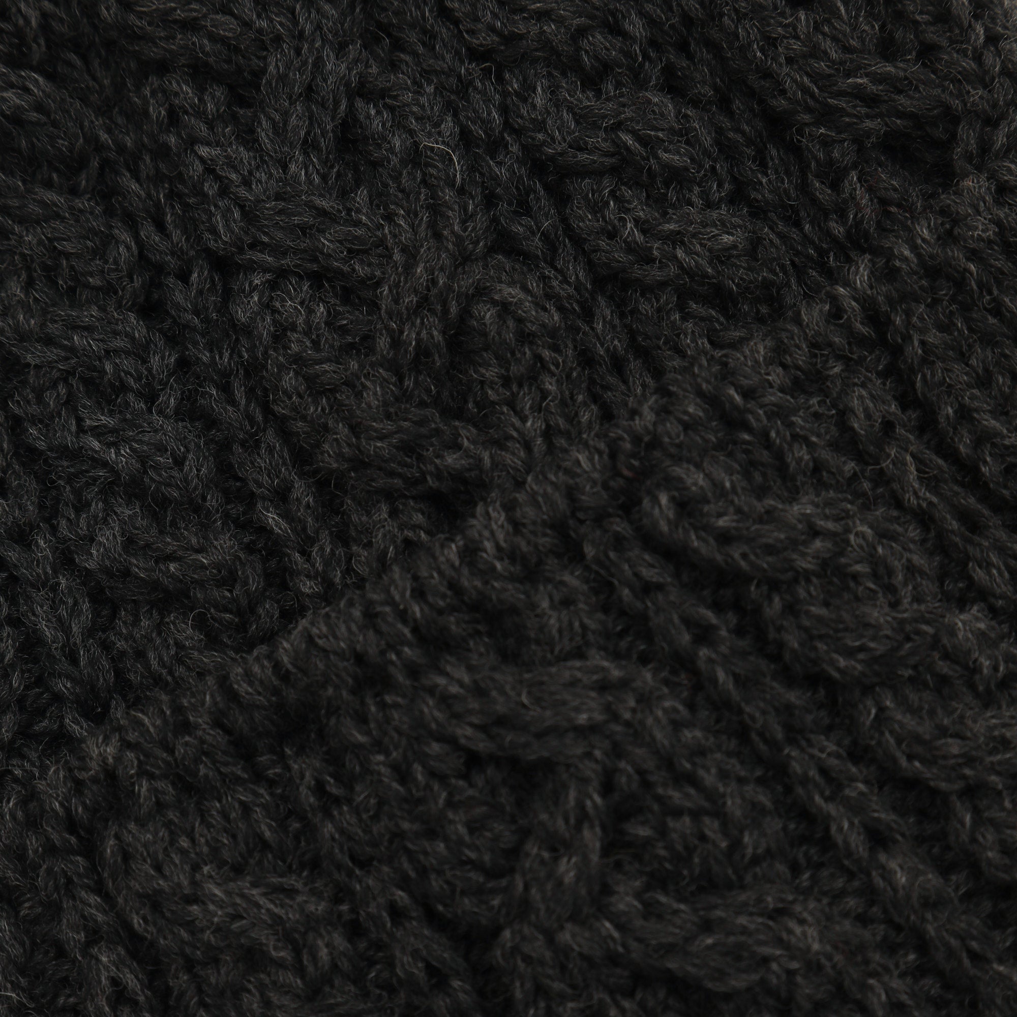 Merino 016 Cable Hat - Niebla
